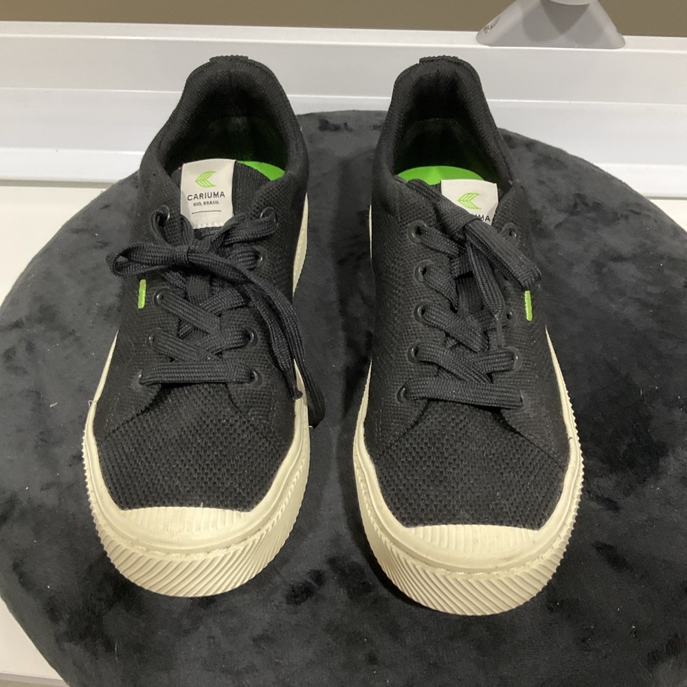 Cariuma‎ Women's 6 Black Canvas Lace-Up Low Sneakers Men's 4.5